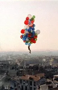 Cuando la inocencia va atada a un globo rojo
