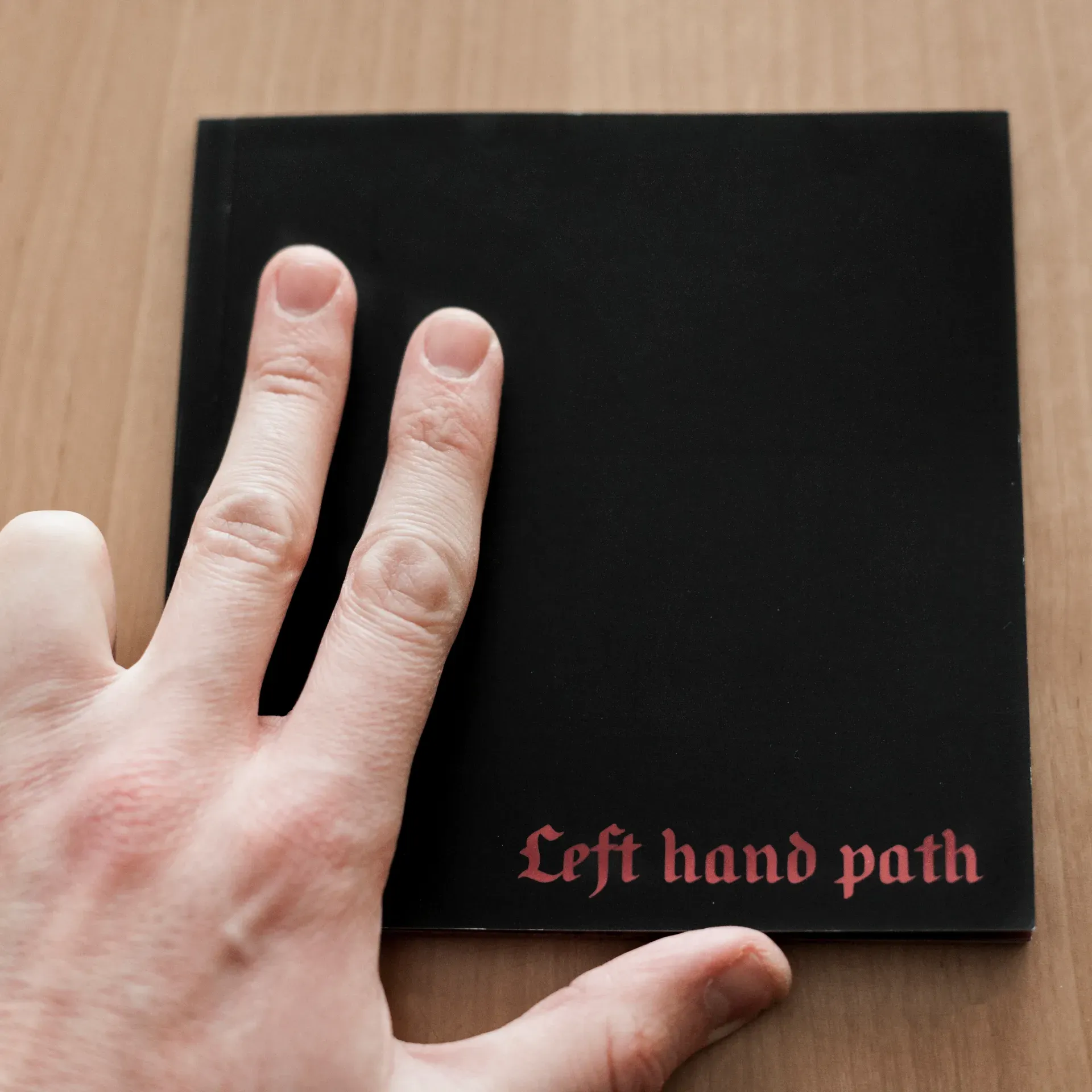 mano libro ig